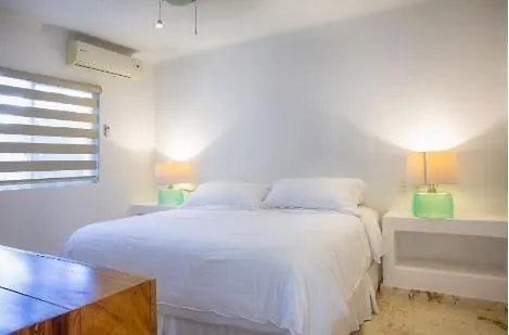 Xaman Ha House- Steps From The Beach! Ferienhaus Playa del Carmen