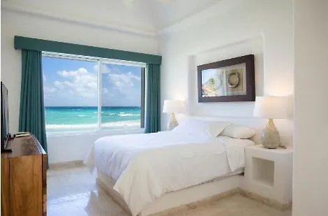 Xaman Ha House- Steps From The Beach!